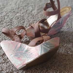 Madden Girl Wedges